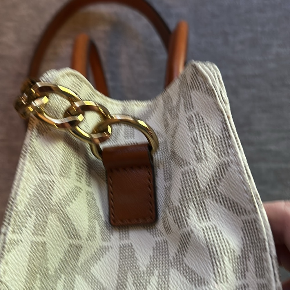 Michael Kors Hamilton tote, like new condition - Picture 6 of 12